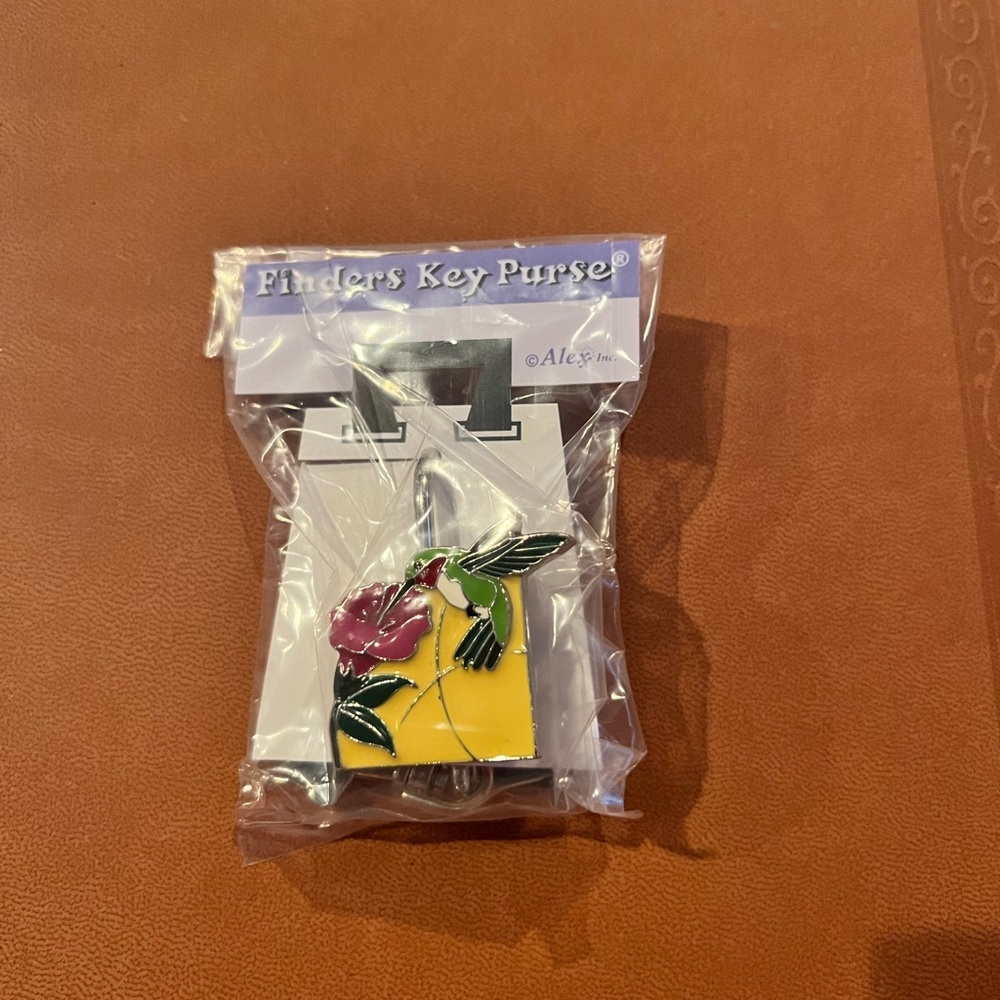 Hummingbird Key Finder - Picture 5 of 10